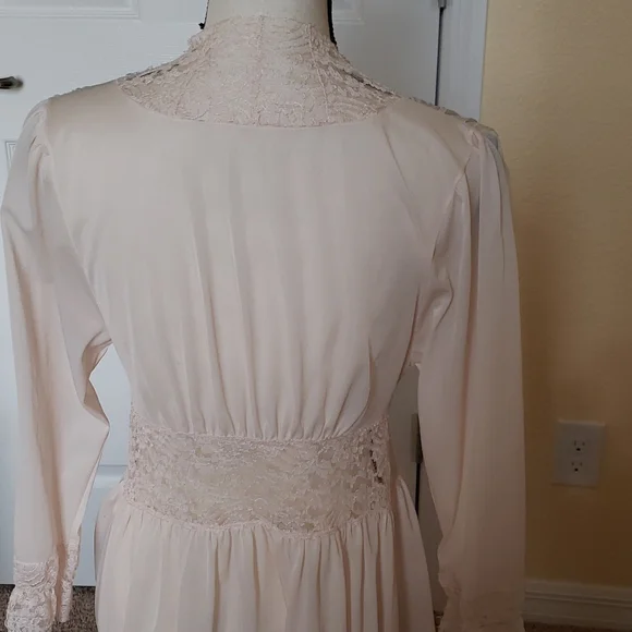 Vintage Michelene Peignoir Robe - Picture 11 of 16